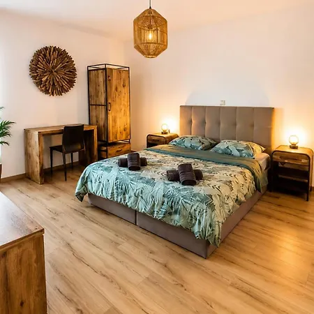 Holiday home Escale Confort Maison Entiere Parking Gratuit Proche Aeroport Charleroi